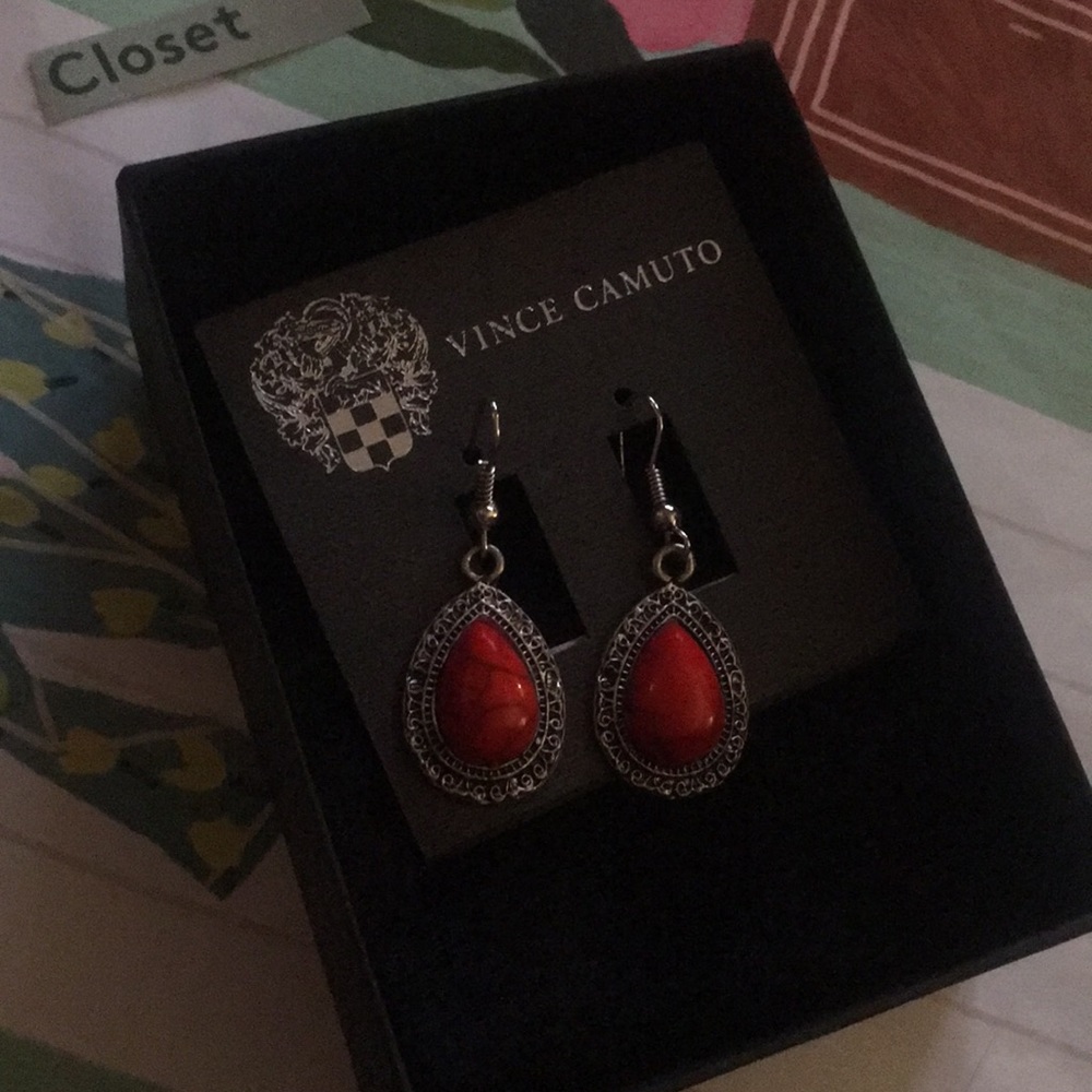 VINCE CAMUTO Red Stone earrings
